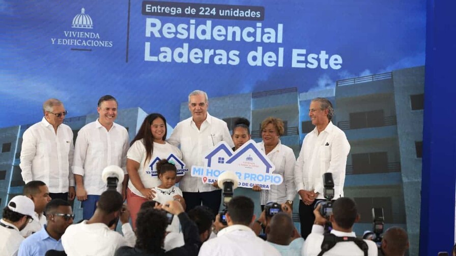 El Gobierno entrega 224 apartamentos en segunda etapa de Laderas del Este