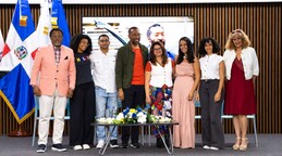 La Familia Espejo inicia su segunda temporada en la Feria Internacional del Libro