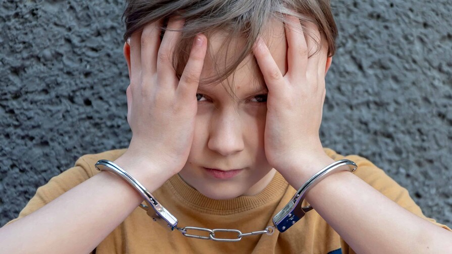 Antes de ser delincuente fue un niño en una familia Antes de ser delincuente fue un niño en una familia
