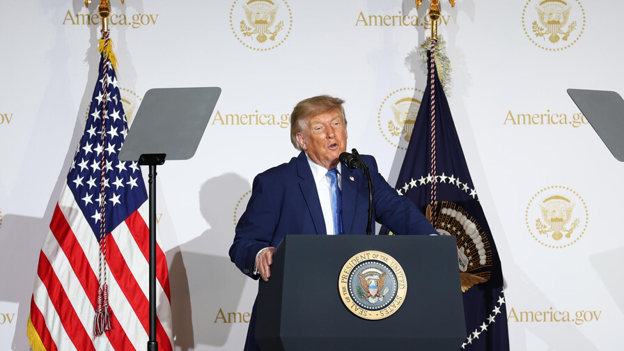 Nuevo chatbot del gobierno de EE. UU. contradice a Trump y luego modera sus respuestas