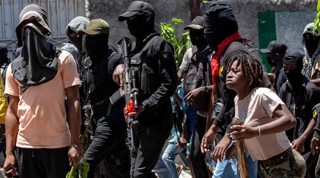 Cuatro militares siguen desaparecidos en Hait&iacute; mientras pandillas impiden su rescate