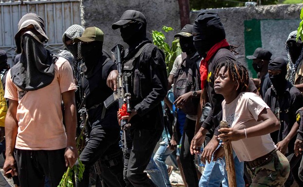 Cuatro militares siguen desaparecidos en Hait&iacute; mientras pandillas impiden su rescate