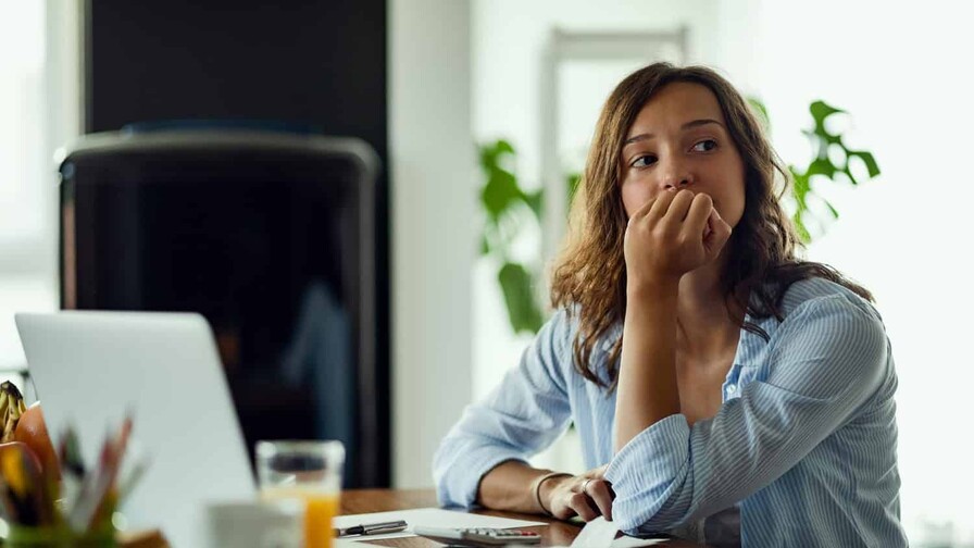 El costo psicológico de quedarte en un trabajo que no te gusta