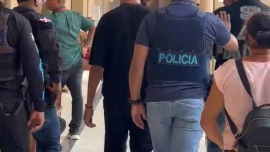 Se entregan dos hombres vinculados a muerte de comerciante durante asalto en Licey al Medio Se entregan dos hombres vinculados a muerte de comerciante durante asalto en Licey al Medio