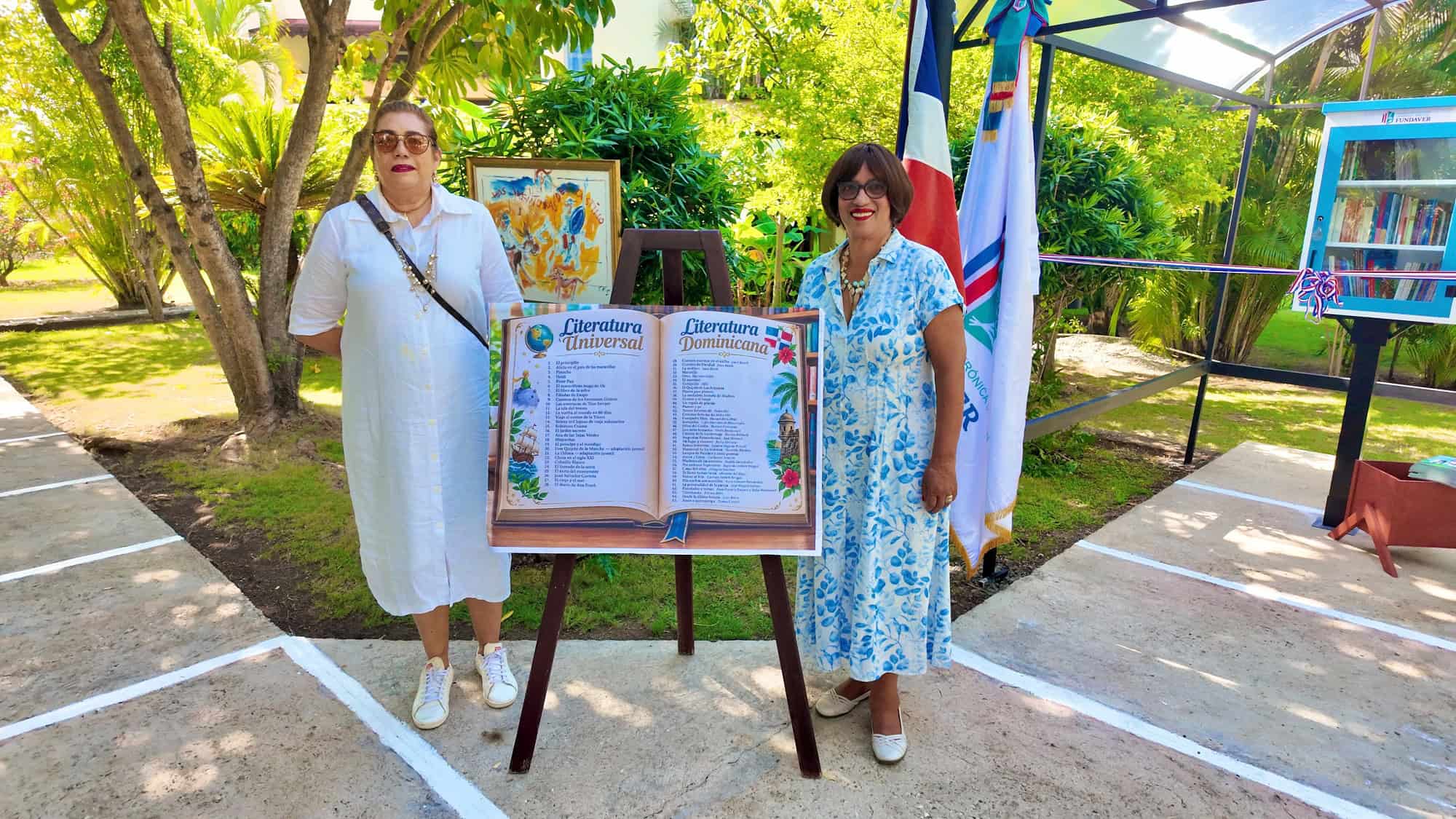 Aurelia Martínez y Rosa Roa de López.
