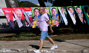 Lula y Flávio Bolsonaro juegan al vale todo en inciertas elecciones en Brasil