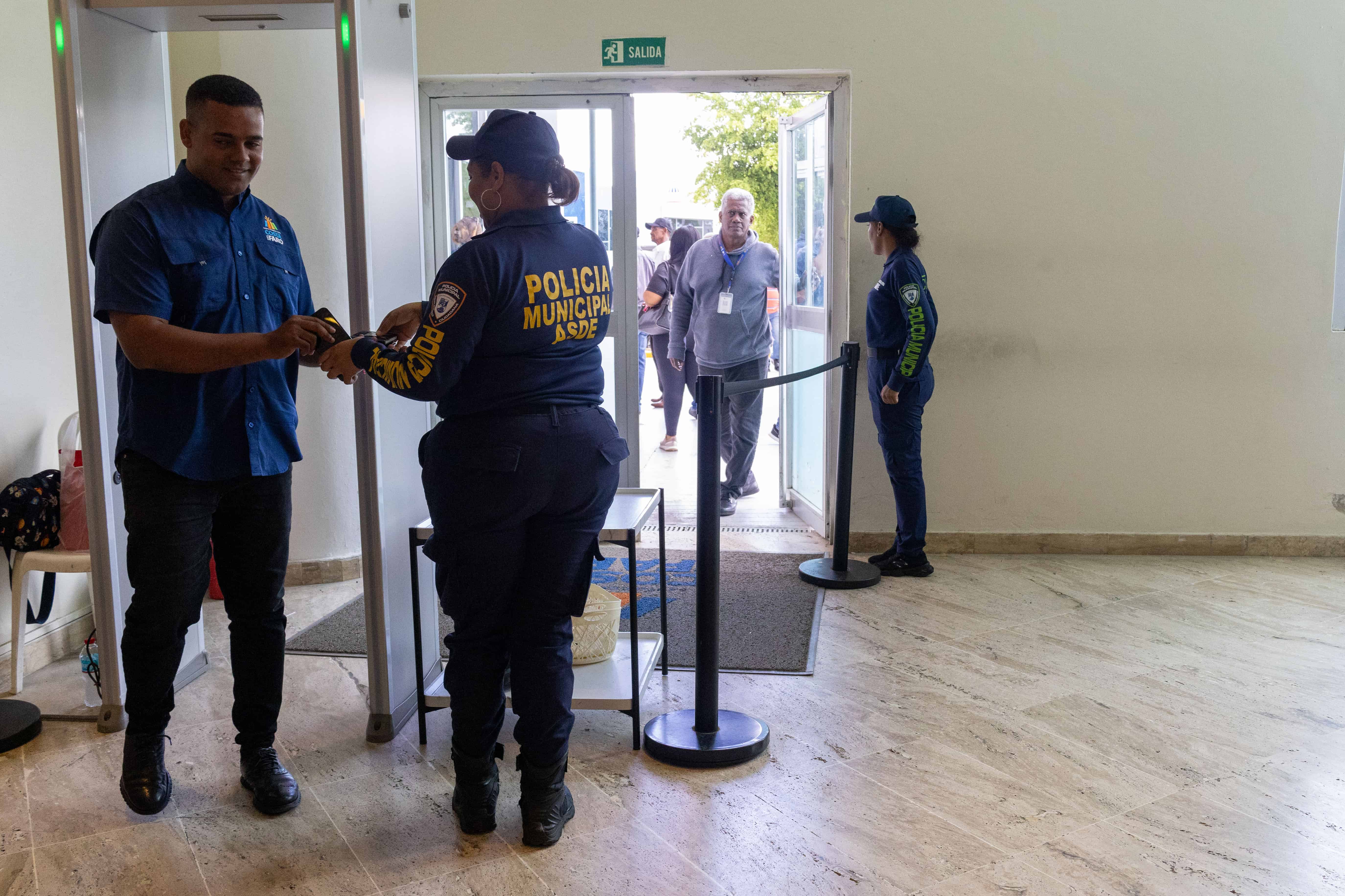 Policías municipales de Santo Domingo Este.