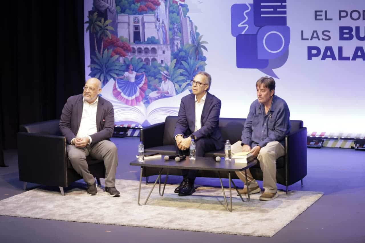 El poeta dominicano Marino Berig&uuml;ete; Jos&eacute; M&aacute;rmol y el escritor espa&ntilde;ol y director del Instituto Cervantes, Luis Garc&iacute;a Montero.