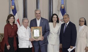 Ellis Pérez y hogar de ancianos de Higüey reciben premios del Adulto Mayor