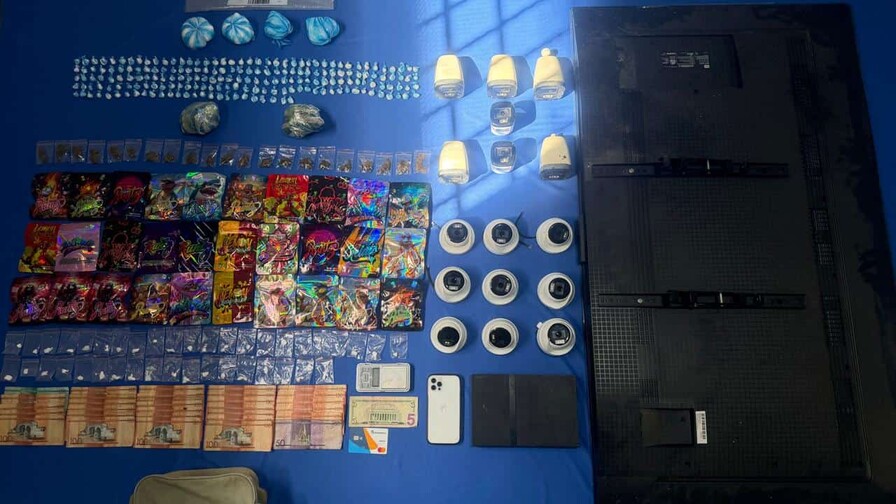 DNCD desmantela sistema de cámaras y arresta mujer con cocaína, marihuana y crack en Sabana Perdida DNCD desmantela sistema de cámaras y arresta mujer con cocaína, marihuana y crack en Sabana Perdida