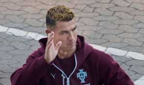 Cristiano Ronaldo rinde tributo a Messi: Tu historia quedar&aacute; para siempre