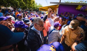 Gonzalo Castillo mantiene ofensiva pol&iacute;tica tras cancelaci&oacute;n de consulta del PLD y recorre Barahona