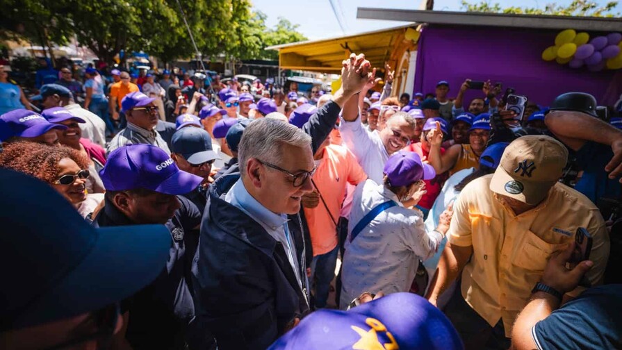 Gonzalo Castillo mantiene ofensiva política tras cancelación de consulta del PLD y recorre Barahona Gonzalo Castillo mantiene ofensiva política tras cancelación de consulta del PLD y recorre Barahona