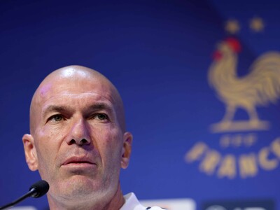 Italia amarga con un empate, el estreno de Zidane en Francia