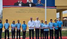 El Gobierno inaugura dos planteles escolares en J&aacute;nico