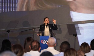 Carolina Mej&iacute;a suma senadores, diputados, alcaldes y ahora dirigentes de peso en el PRM