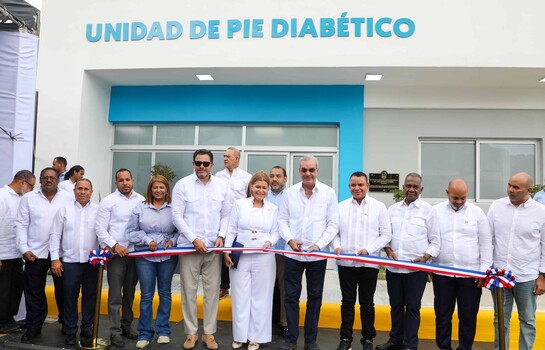 Abinader inaugura unidades de Hemodi&aacute;lisis y Pie Diab&eacute;tico en San Jos&eacute; de Ocoa
