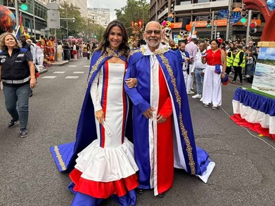 Mariasela Álvarez y Manuel Montilla en cabalgata hispanidad 2026