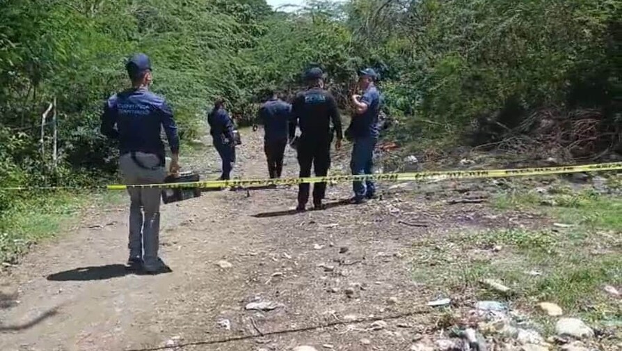 Buscan a adolescente de 14 años que se lanzó al Yaque del Norte mientras huía de un hombre Buscan a adolescente de 14 años que se lanzó al Yaque del Norte mientras huía de un hombre
