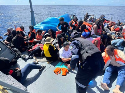 Guardia Costera de EE.UU. rescata a 61 migrantes en Cabo Cabrón