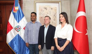 La Embajada de Turquía dona un mapamundi al Faro a Colón