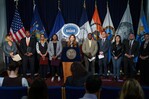Las empresas de IA defienden sus controles de seguridad ante el Concejo de Nueva York