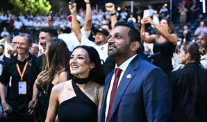 El director del FBI se compromete con una cantante de country