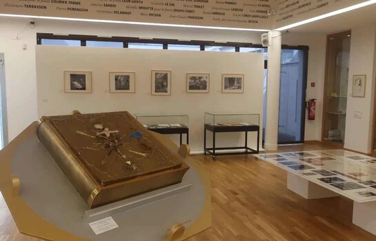 Museo de Francia investiga el robo de un libro de Salvador Dal&iacute;