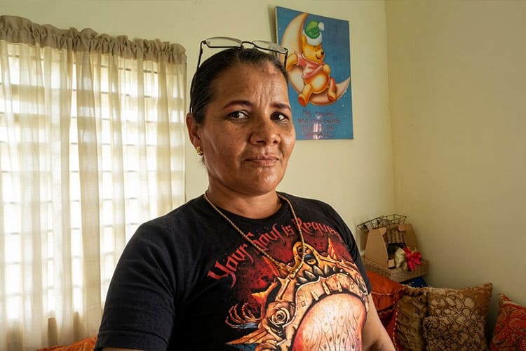 Tenía 54 años. Trabajaba como conserje en una empresa consultora. La mató a puñaladas su pareja. Los medios se limitaron a publicar la nota de la policía en la que se decía que el feminicida estaba bajo los efectos del alcohol cuando cometió el crimen. No apareció ningún otro dato sobre ella. Ocurrió el <strong>20 de septiembre</strong> en el sector Campechito Segundo, en Santo Domingo Norte.