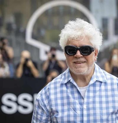 Pedro Almod&oacute;var quiere llevar al cine una historia de amor l&eacute;sbico con Peces