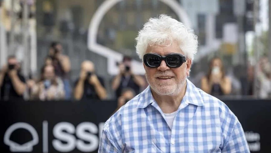 Pedro Almodóvar quiere llevar al cine una historia de amor lésbico con Peces