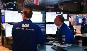 El petr&oacute;leo cede: el Brent baja a 100 d&oacute;lares y el WTI cae a 90