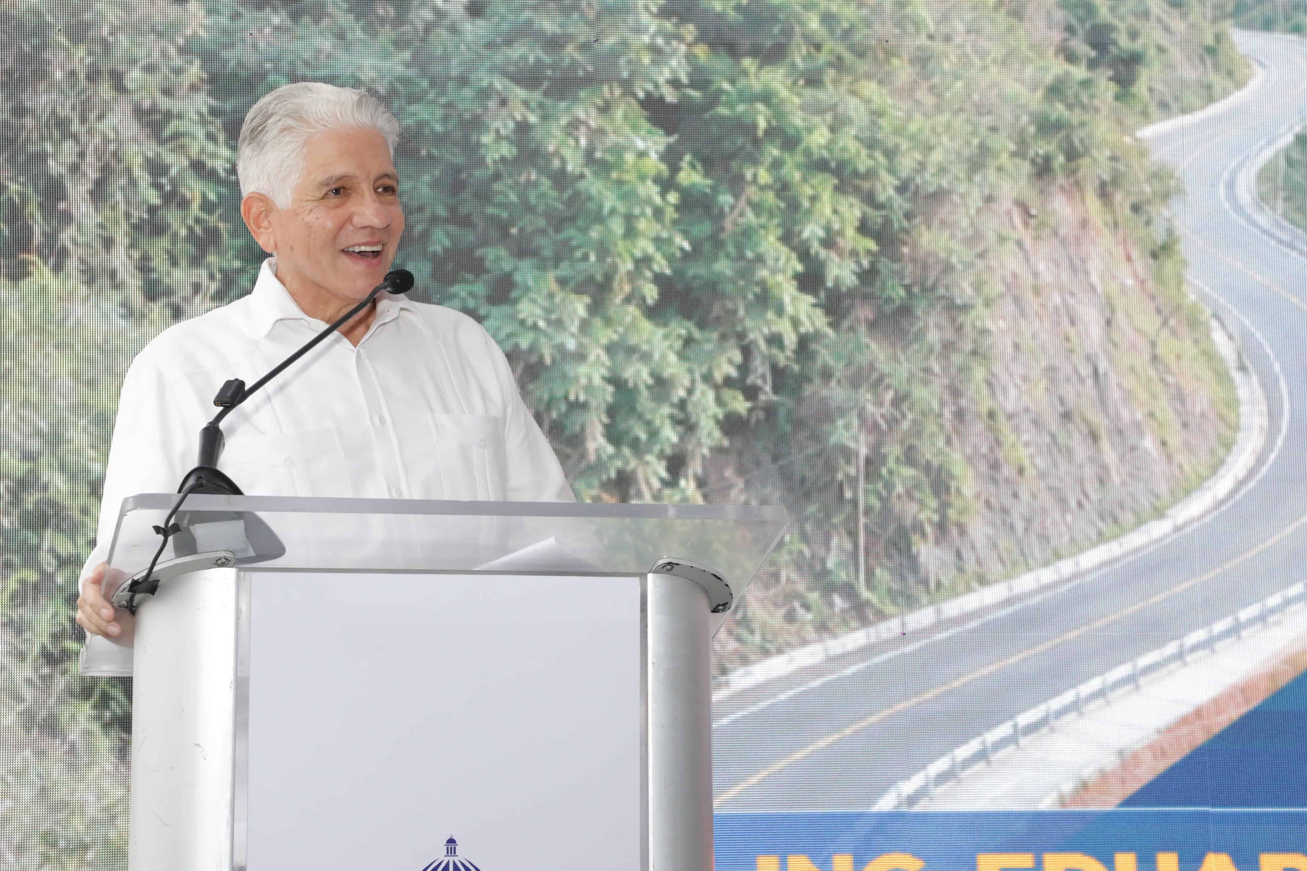 Eduardo Estrella, ministro de Obras Públicas.