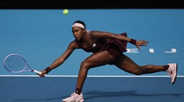 VIDEO | Coco Gauff clasifica a octavos en Pek&iacute;n en medio de una controversia por ataques racistas