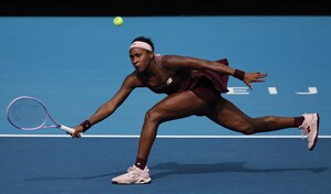 VIDEO | Coco Gauff clasifica a octavos en Pek&iacute;n en medio de una controversia por ataques racistas