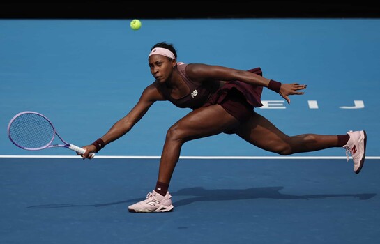 VIDEO | Coco Gauff clasifica a octavos en Pek&iacute;n en medio de una controversia por ataques racistas