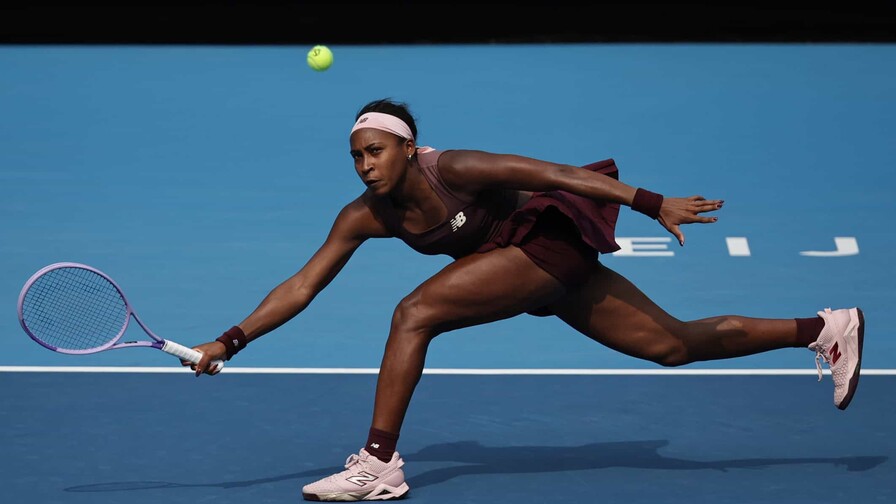 VIDEO | Coco Gauff clasifica a octavos en Pek&iacute;n en medio de una controversia por ataques racistas