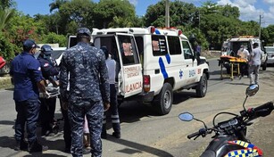Ocho personas resultan heridas en accidente entre autob&uacute;s de pasajeros y un cami&oacute;n en Hato Mayor