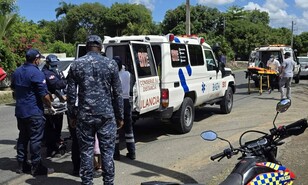 Ocho personas resultan heridas en accidente entre autob&uacute;s de pasajeros y un cami&oacute;n en Hato Mayor