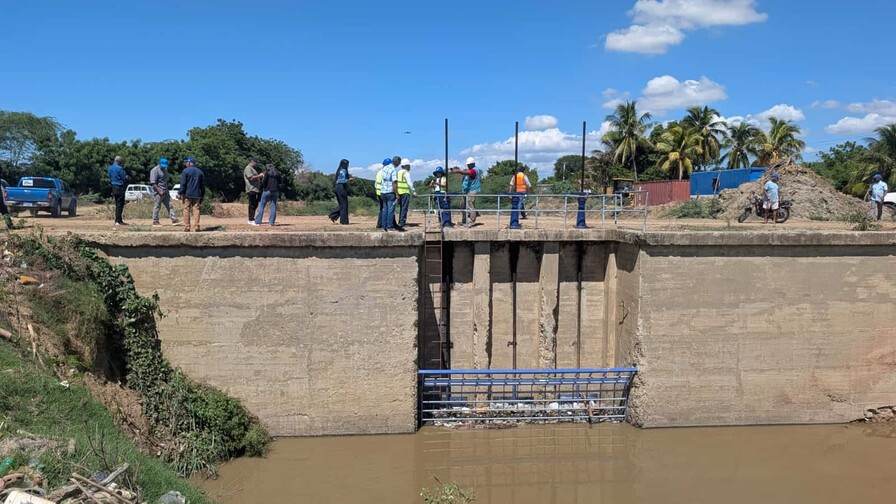 Gobierno rehabilita canal Horacio Vásquez para mejorar riego en 227,000 tareas de Montecristi Gobierno rehabilita canal Horacio Vásquez para mejorar riego en 227,000 tareas de Montecristi