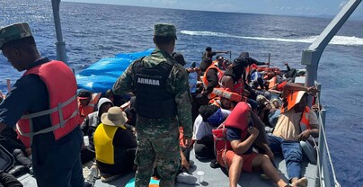 Guardia Costera de EE. UU. rescata a 61 migrantes de embarcaci&oacute;n que se hund&iacute;a cerca de Saman&aacute;