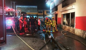 Incendio afecta parcialmente una muebler&iacute;a en Santiago