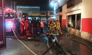 Incendio afecta parcialmente una muebler&iacute;a en Santiago