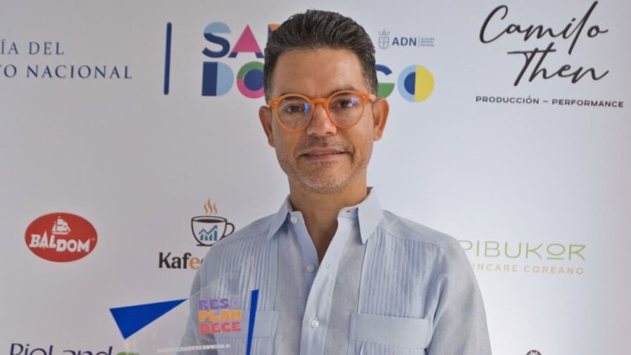Camilo Then recibe reconocimiento por su trayectoria en la producción de eventos