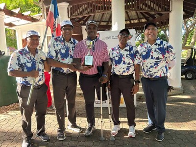 Golfista Manuel de Los Santos es reconocido durante torneo