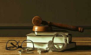 Las dos caras de la suspensi&oacute;n procesal: la salida restaurativa frente a la ilusi&oacute;n del sursis