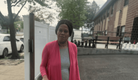 Tras 26 a&ntilde;os en Estados Unidos, dominicana regresa a Rep&uacute;blica Dominicana para reencontrarse con su familia