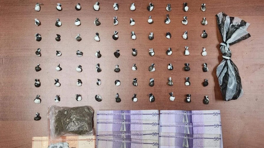 Apresan hombre con 71 porciones de presunta coca&iacute;na y una balanza en Santiago