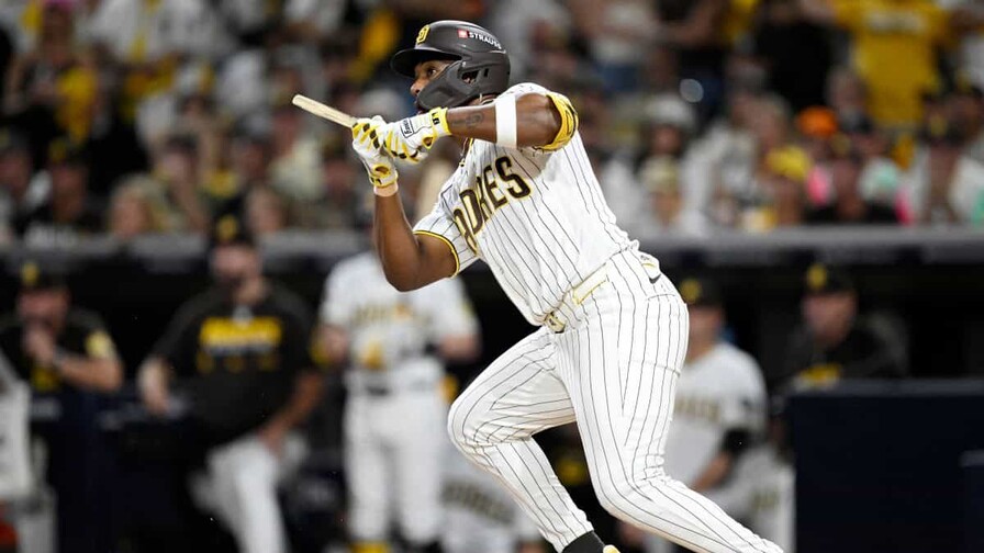 Error de Milwaukee en machucón de Andújar hace que Padres ganen por la mínima: ¡aún viven!