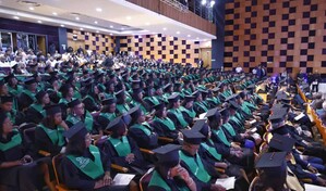 Iglobal grad&uacute;a a 241 nuevos profesionales y les pide no delegar en la IA sus decisiones